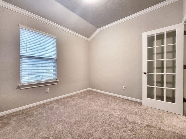 Building Photo - Beautiful Solar-Powered 4BR / 2BA Home – Big Backyard & Modern Kitchen