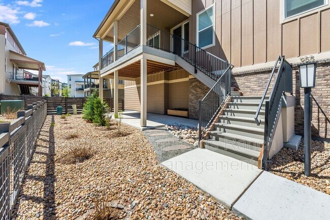 Building Photo - 955 Ramblestone St