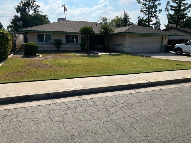 Building Photo - 4709 Summertree Ln