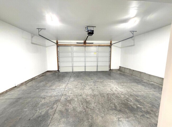 Building Photo - 46 W 460 N