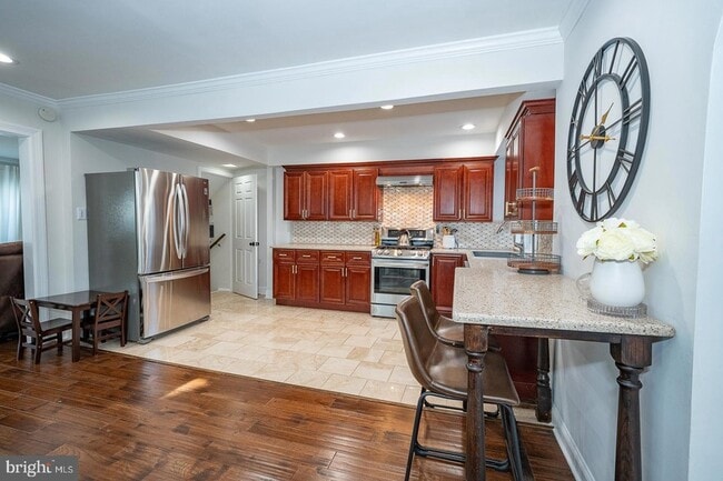 Building Photo - 227 E Hathaway Ln