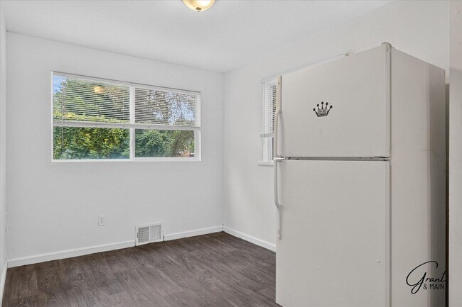 Building Photo - 14800 Tacoma St