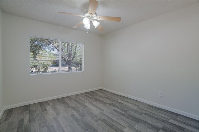 Building Photo - 3 Bedroom, 2 Bath Home with Garage For Rent in Prescott!