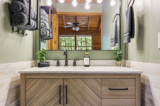 Building Photo - 166 Nantahala Pass Rd