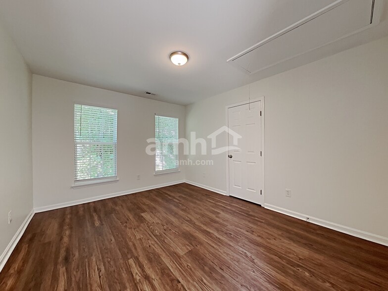 Building Photo - 10232 Meadow Crossing Ln
