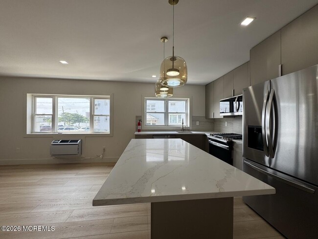 Building Photo - 1217 Ocean Ave N