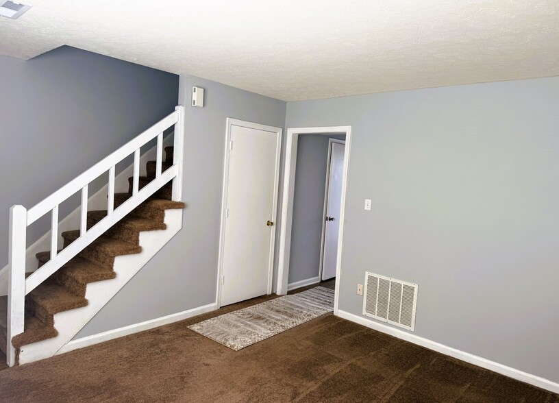 Building Photo - 27 Duiguid Dr