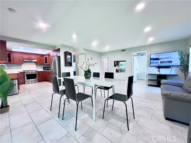 Building Photo - 9256 Crocus Ave