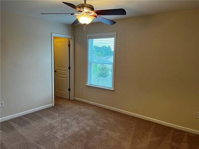 Building Photo - 701 Woodbridge Dr