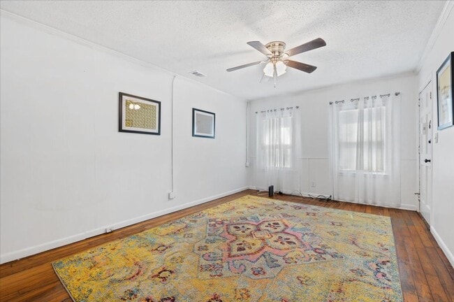 Building Photo - 1306 E 53rd St