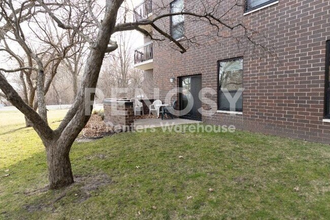 Building Photo - Available Now Spacious 1 bedroom 1 bath lower level Condo in Richfield -- 55+