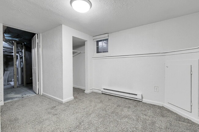 Building Photo - $1,395.00 - 2 Beds, 1 Bath, Condo in Denve...