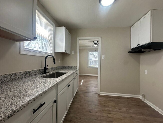 Building Photo - Freshly Renovated 3-Bedroom Home – Quality...