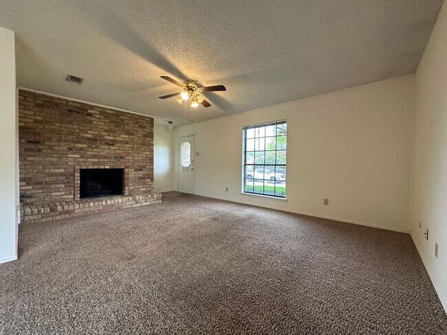 Building Photo - Duplex