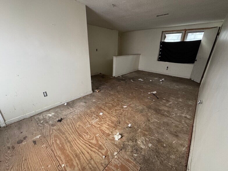 Building Photo - 5236 Lemay St