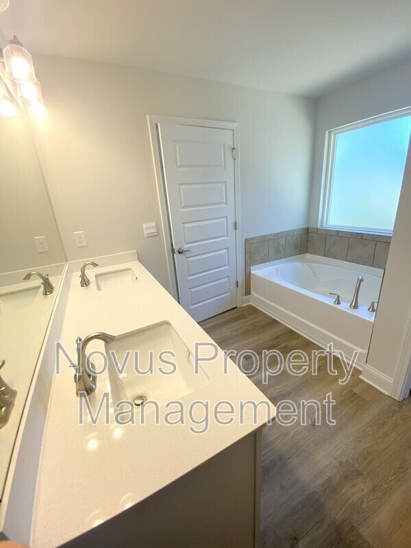 Building Photo - 210 Laney Dr