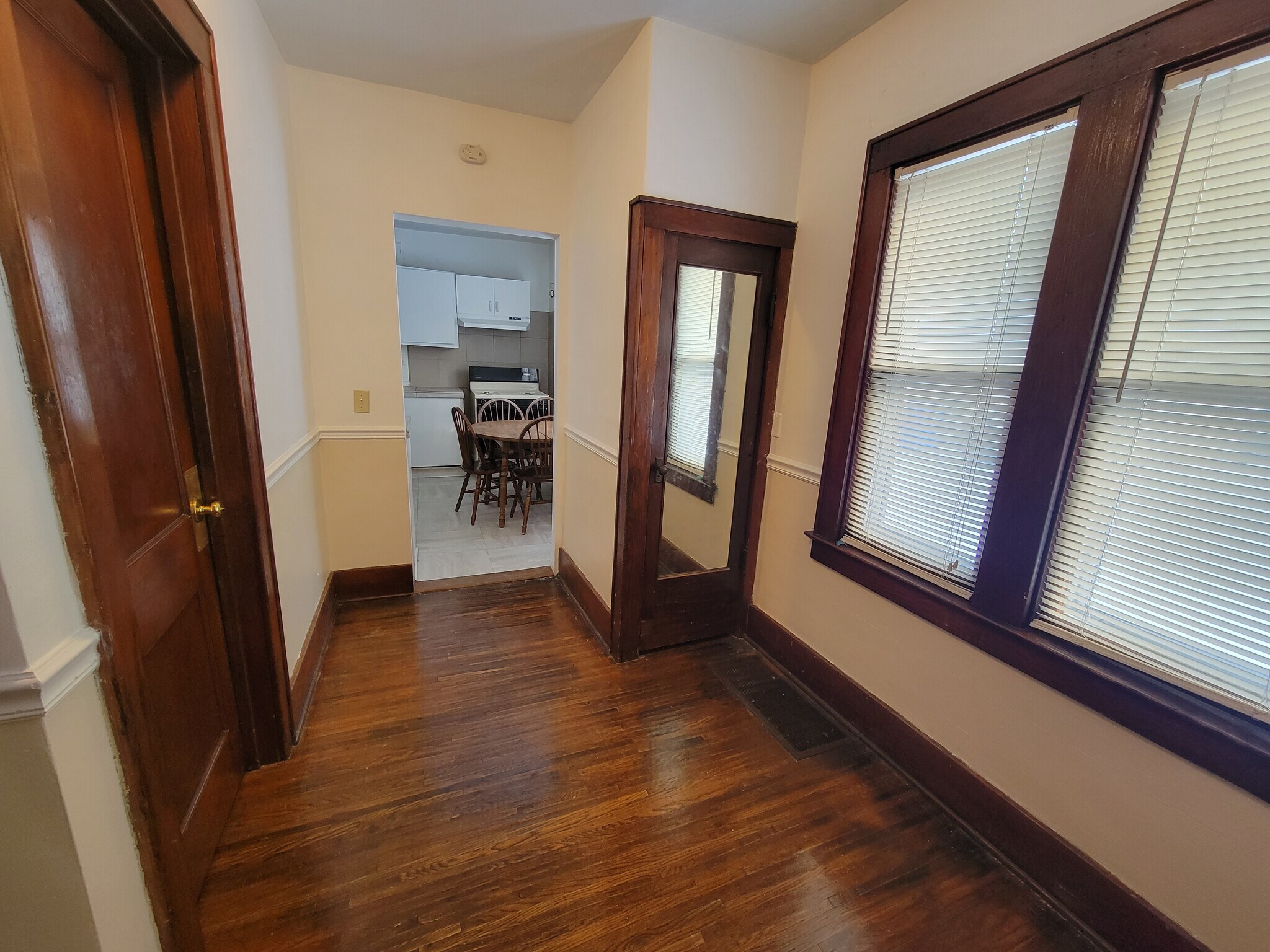 Building Photo - 114 Roser St