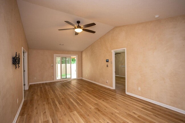 Building Photo - 6053 Sanibel Dr