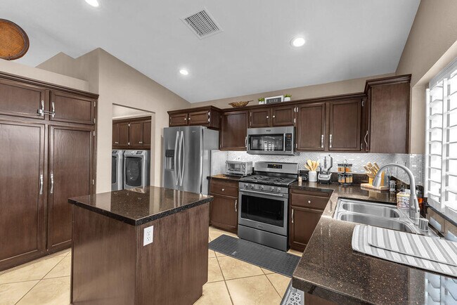 Building Photo - 44310 Villeta Dr