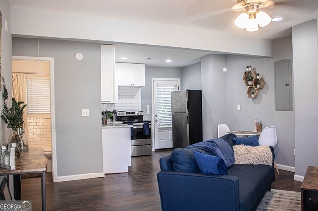 Building Photo - 444 Sunset Ave NW