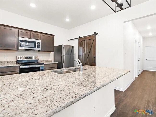 Building Photo - 5104 Rose Gdn Lp