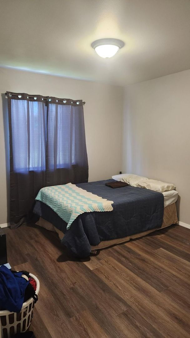 Building Photo - 4-Bedroom Townhome Minutes from Barkley Village, I-5 and Whole Food