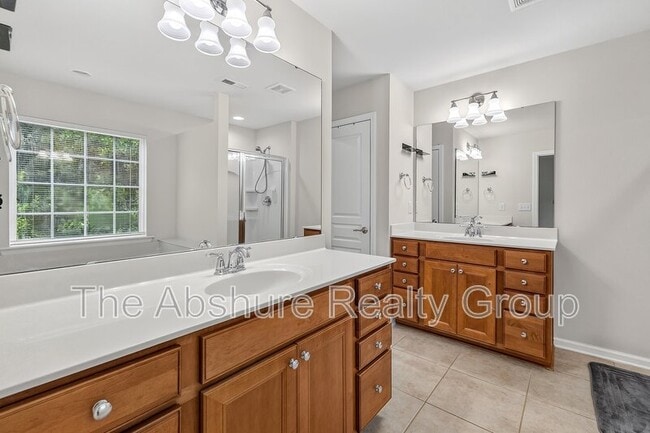 Building Photo - 8611 Macedonia Lake Dr