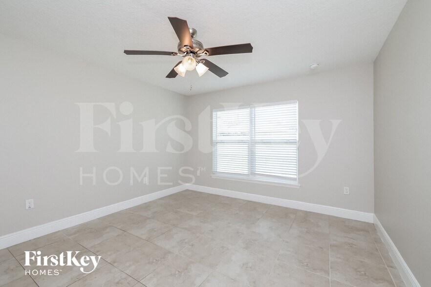 Building Photo - 2005 Maple Ln