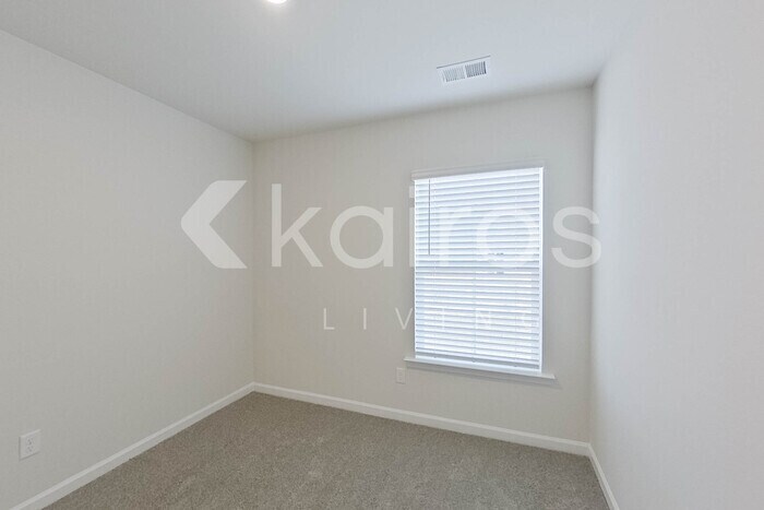 Building Photo - 2215 Banyon Cir