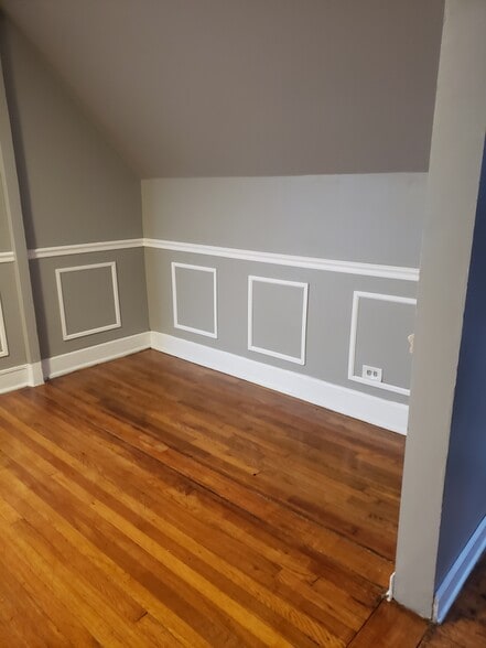 Building Photo - 938 N Parkside Ave