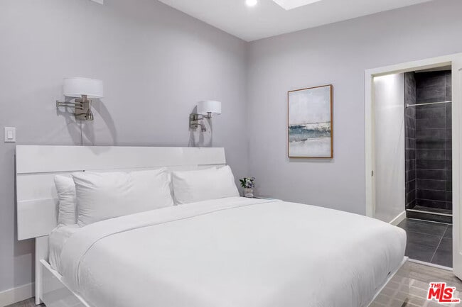 Building Photo - 5147 Fulton Ave