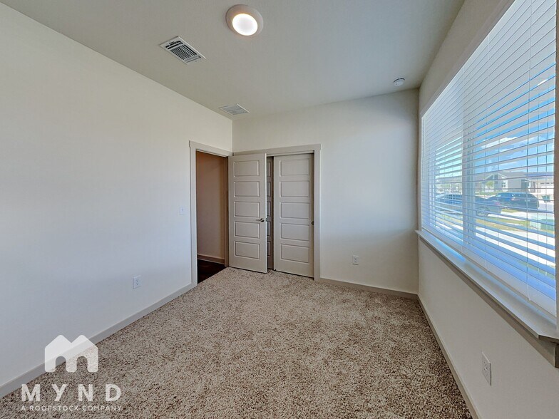 Building Photo - 3029 Egan Dr