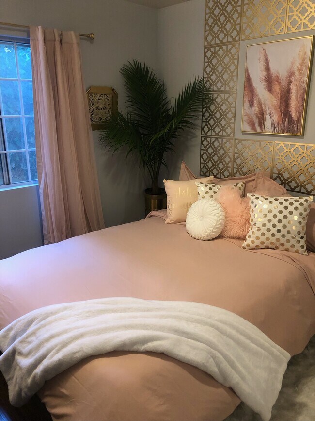 Building Photo - 6006 Donna Ave