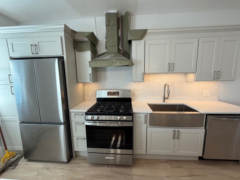 Building Photo - 53 W Eagle St