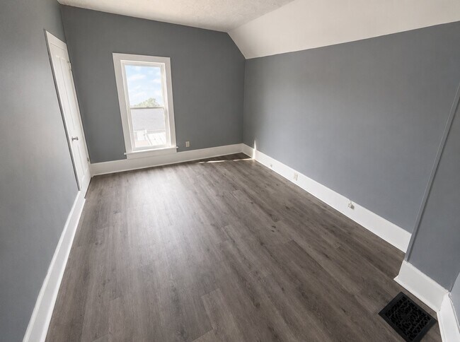 Building Photo - 1507 Stark Ave SW