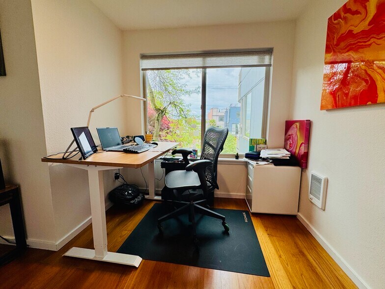Charming dining nook just off the kitchen, ideal for everyday meals, you can have a worl station! - 2145 Dexter Ave N