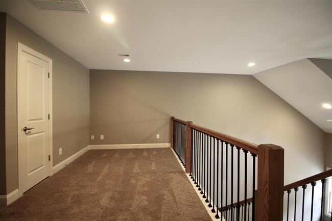 Building Photo - 147 Pinebranch Ct