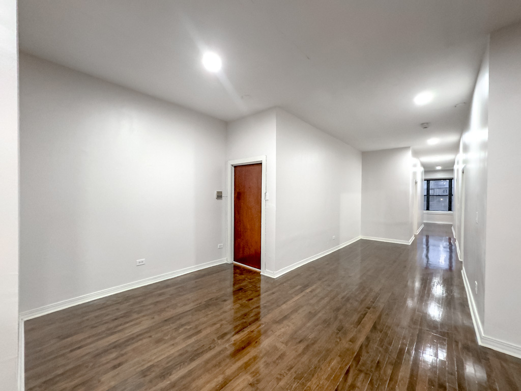 Building Photo - 3345 N Clark St