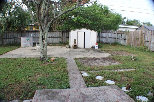 Building Photo - 3 bed house for rent