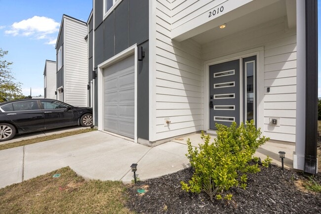 Building Photo - Stylish & Spacious Home in Prime Durham Location – Modern Living with Comfort & Convenience