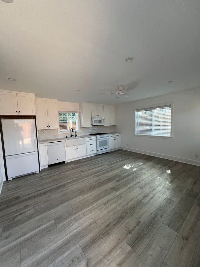 Building Photo - Beautiful New 1-Bedroom, 1-Bathroom Home w...