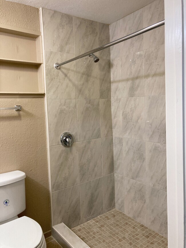 Building Photo - 2113 W Barcelona Ave