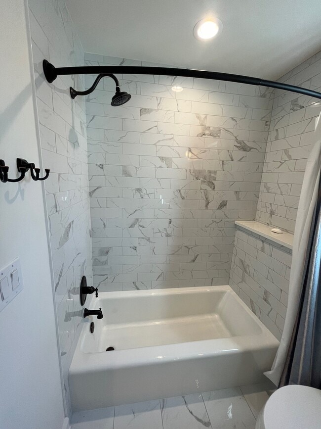 Bath 2 (w Tub/Shower) - 1211 E 2nd St
