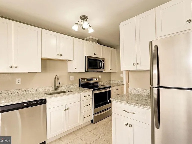 Kitchen - 104 Shooters Ct