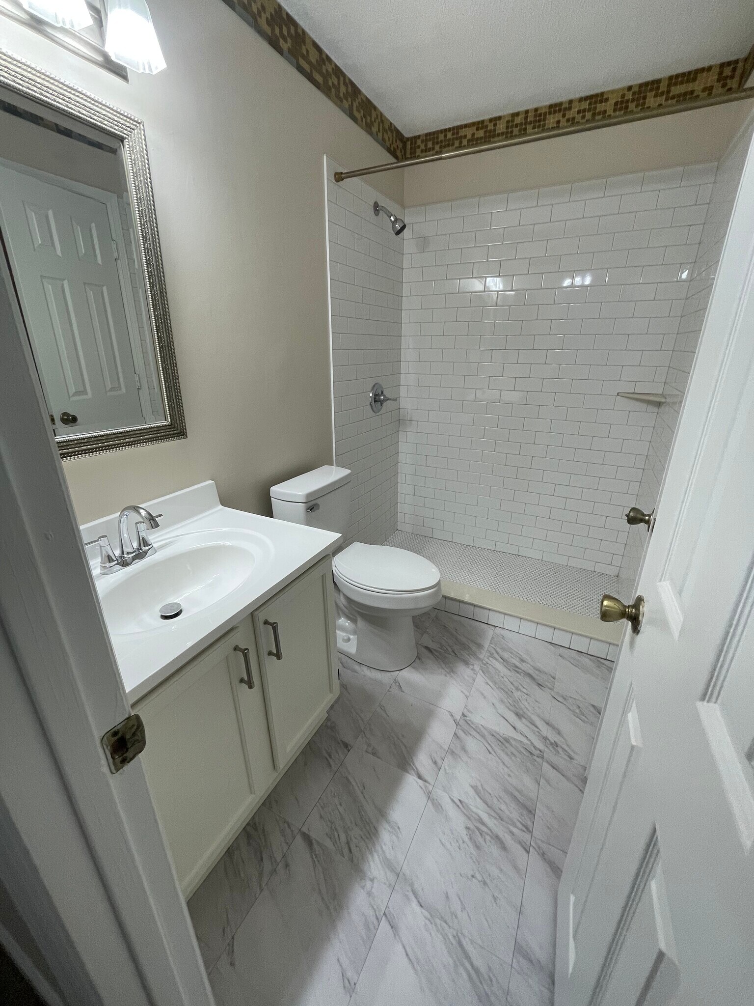 Building Photo - 909 Wentworth Ct