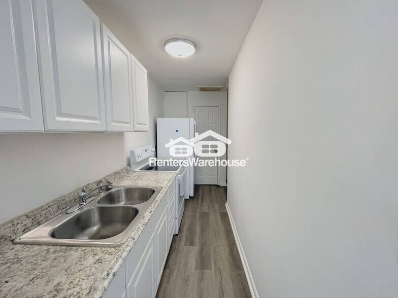 Building Photo - 138 Dupre Ave