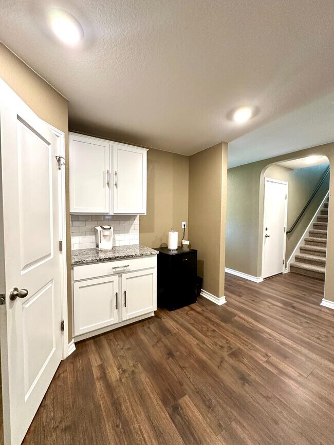 Building Photo - 14218 Minette Loop