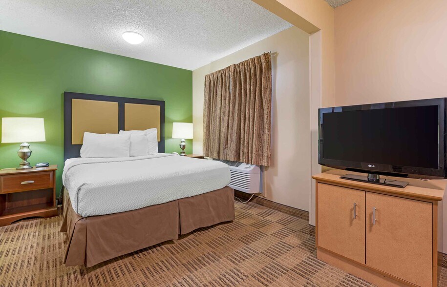 Building Photo - Furnished Studio-Greensboro - Airport