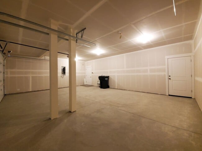 Building Photo - 522 Bedrock Loop