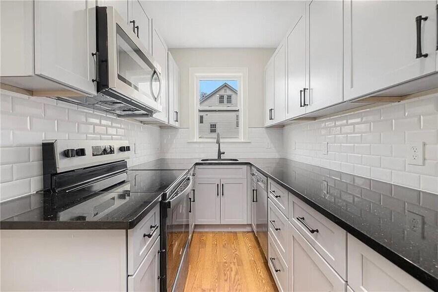 Building Photo - 146 Evergreen St